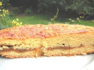 Бретонский пирог с карамельным кремом