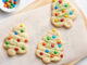 фигурное печенье для детей новогодние елочки из сахарного еста