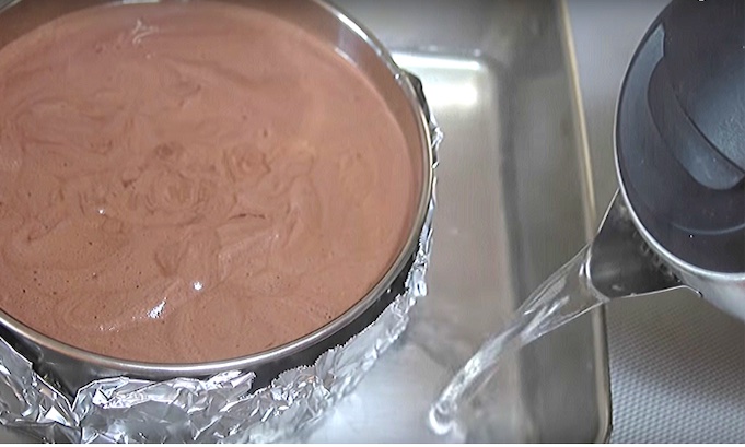 как испечь сочный бисквит с шоколадом в духовке