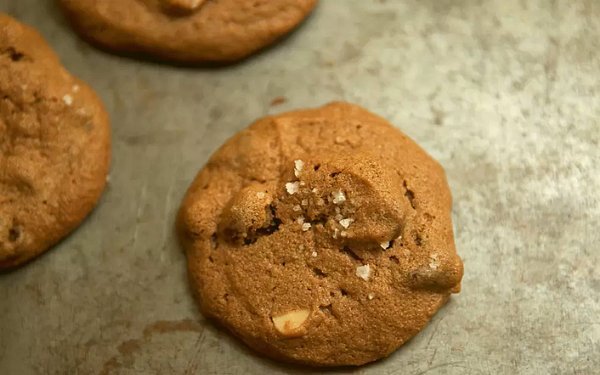 Как испечь шоколадное печенье с солью