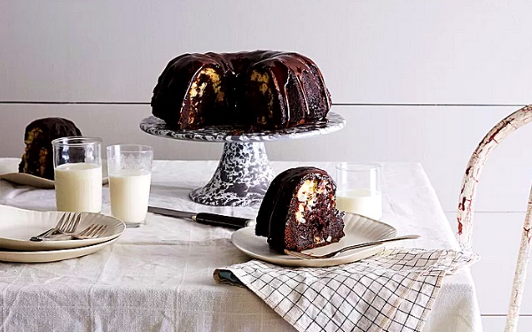 Классический шоколадный торт с творогом и кокосом
