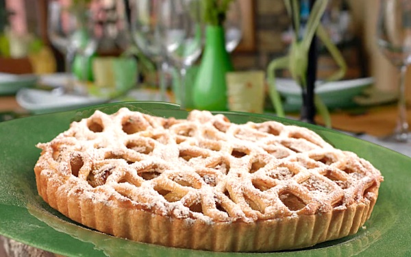 Простой и красивый слоеный пирог с яблоками. Повторил рецепт Haute Cuisine на домашней кухне