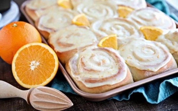 Апельсиновые синнабоны из картофельного теста