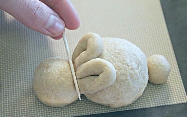 Как испечь пасхальные булочки