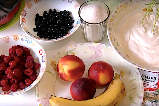 Как собрать цветное фруктово-молочное желе