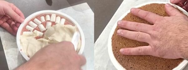 Прямо на слой мороженого в силиконовую форму уложите песочный корж