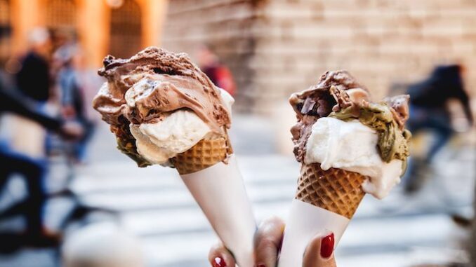 Дондурма — особое турецкое мороженое