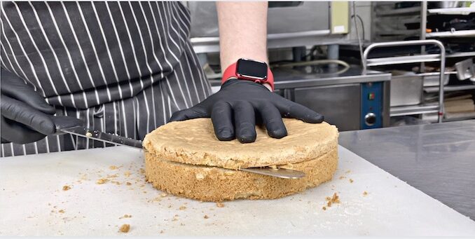 Как сделать бисквит для торта: секреты от шефа