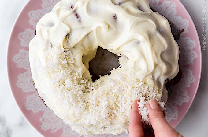 Как украсить кокосовый торт на Пасху